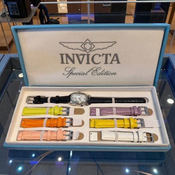 Invicta Lupah Special Edition MOP Dial Watch Set w/ 7 Bands & Box NEW - Picture 3 of 6